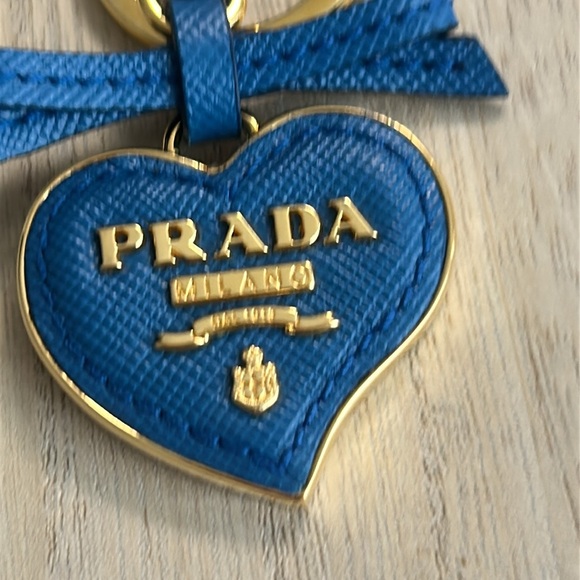 Prada Heart Keychain Bag Charm – Blue Saffiano Leather & Gold Hardware
New - Picture 6 of 8